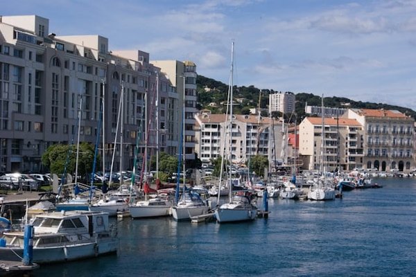 Les Meilleurs Spots de Camping Près de Sète pour des Vacances Inoubliables